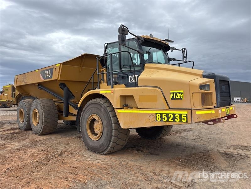 CAT 745 Articulated Dump Truck Kĺbové nákladné autá