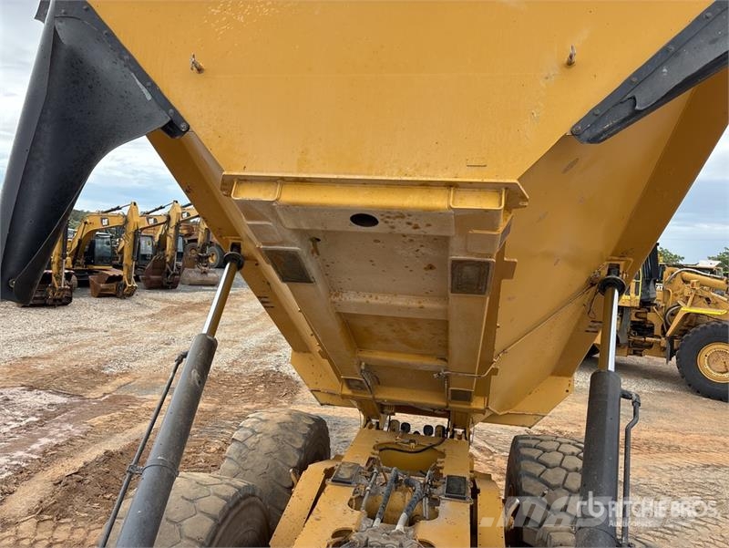 CAT 745 Articulated Dump Truck Kĺbové nákladné autá