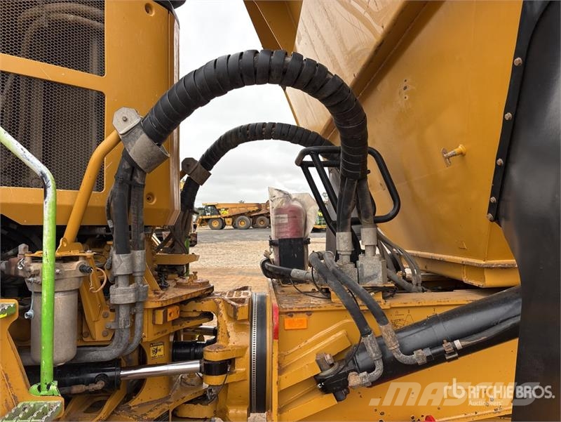 CAT 745 Articulated Dump Truck Liigendraamiga pinnaseveokid