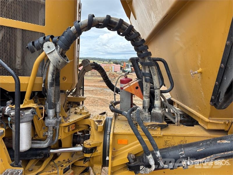 CAT 745 Articulated Dump Truck Kĺbové nákladné autá
