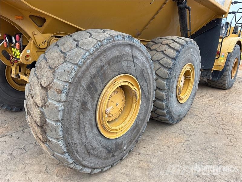 CAT 745 Articulated Dump Truck Liigendraamiga pinnaseveokid