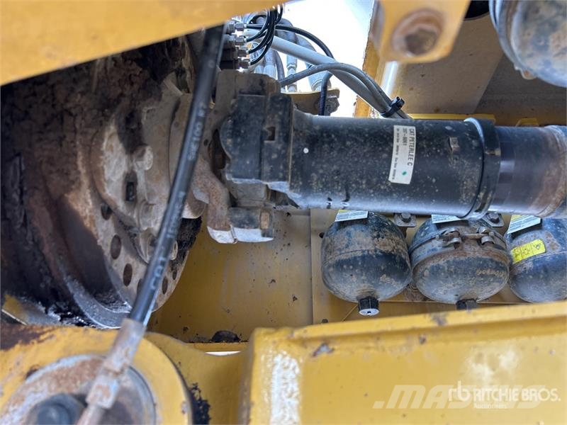 CAT 745C Zglobni demperji