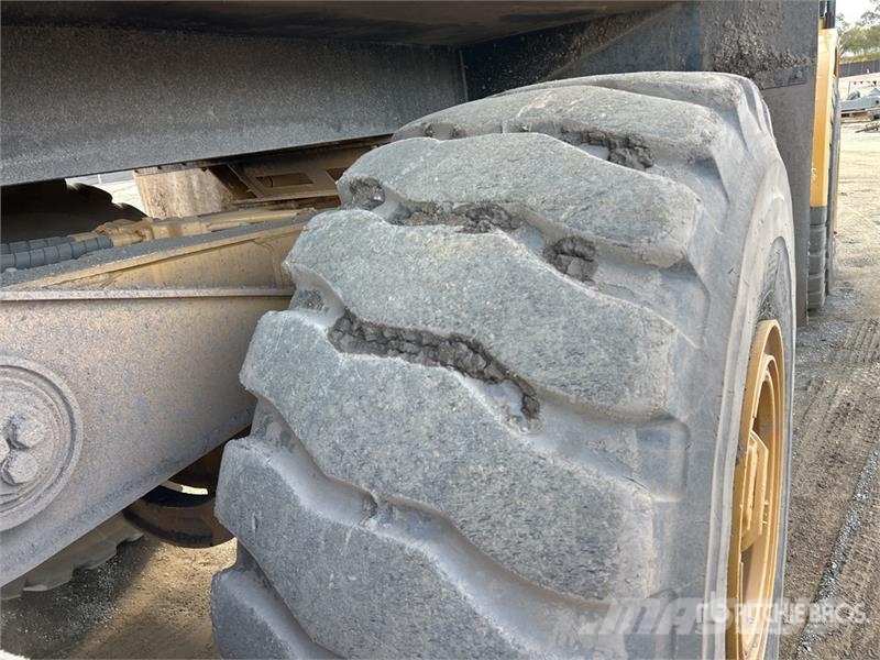CAT 745C 34000 L 6x6 Water Wagon Vesisäiliöautot