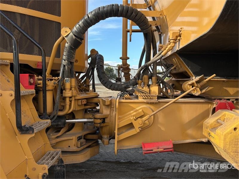 CAT 745C 34000 L 6x6 Water Wagon Vesisäiliöautot