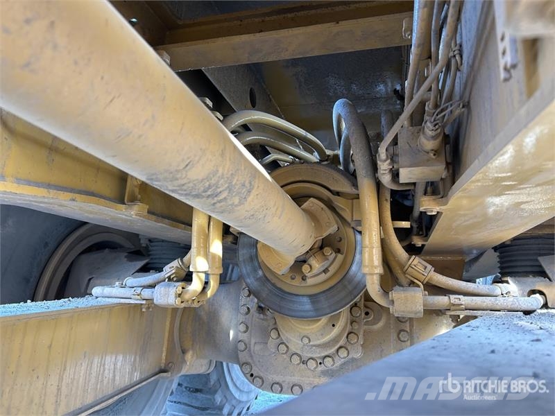 CAT 745C 34000 L 6x6 Water Wagon Vesisäiliöautot