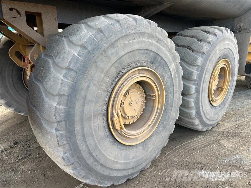 CAT 745C 34000 L 6x6 Water Wagon Vesisäiliöautot