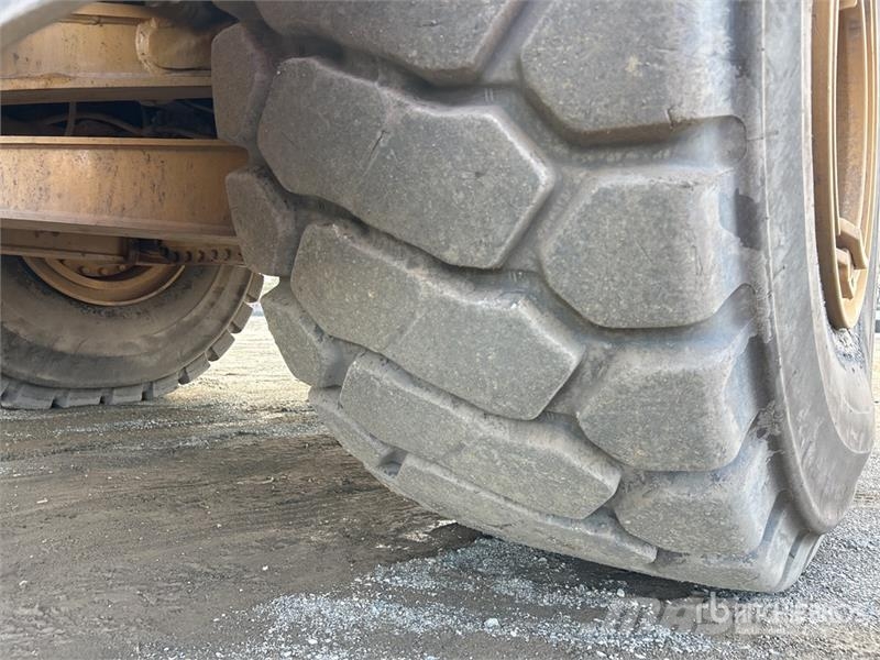 CAT 745C 34000 L 6x6 Water Wagon Vesisäiliöautot