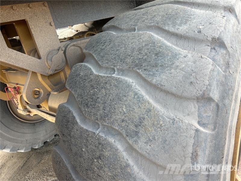 CAT 745C 34000 L 6x6 Water Wagon Vesisäiliöautot