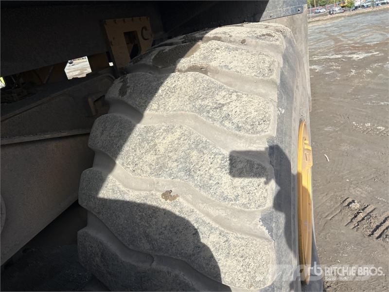 CAT 745C 34000 L 6x6 Water Wagon Vesisäiliöautot