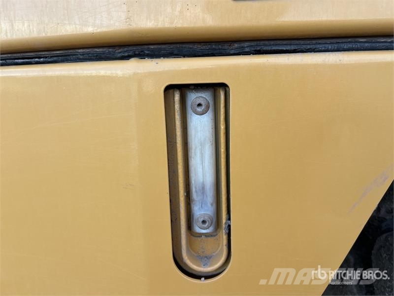 CAT 745C 34000 L 6x6 Water Wagon Vesisäiliöautot