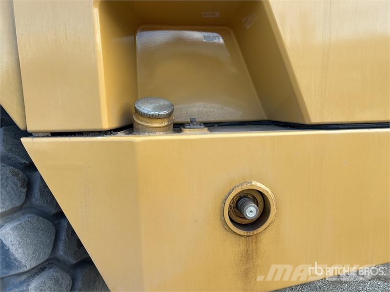 CAT 745C 34000 L 6x6 Water Wagon Vesisäiliöautot