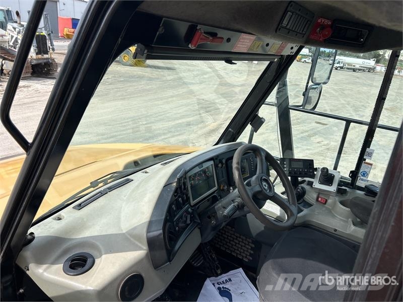 CAT 745C 34000 L 6x6 Water Wagon Camiones cisterna