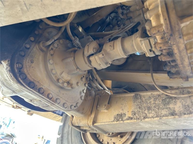 CAT 745C 34000 L 6x6 Water Wagon Vesisäiliöautot