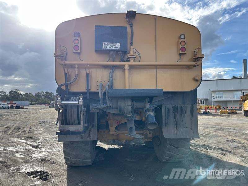 CAT 745C 34000 L 6x6 Water Wagon Vesisäiliöautot