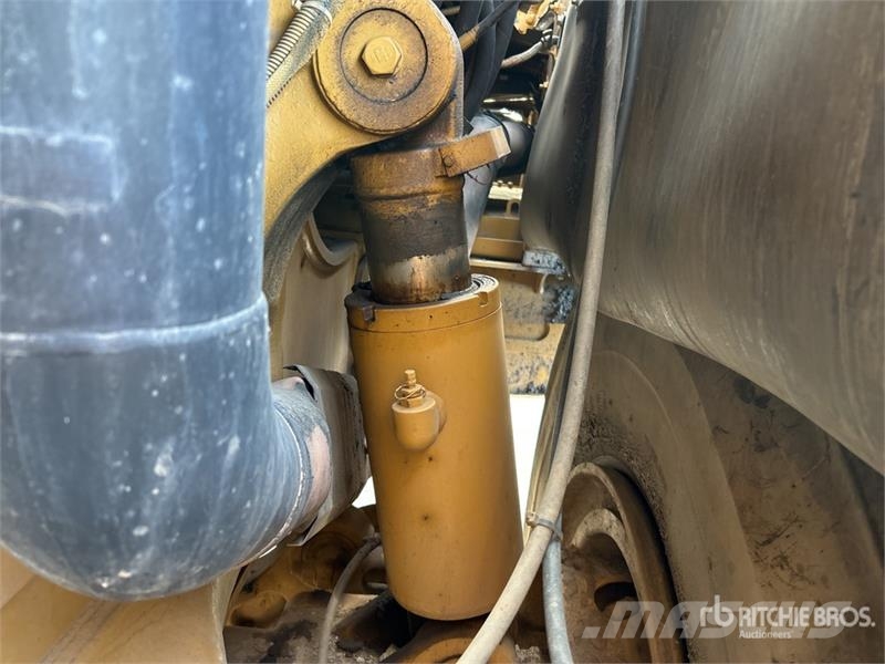 CAT 745C 34000 L 6x6 Water Wagon Vesisäiliöautot