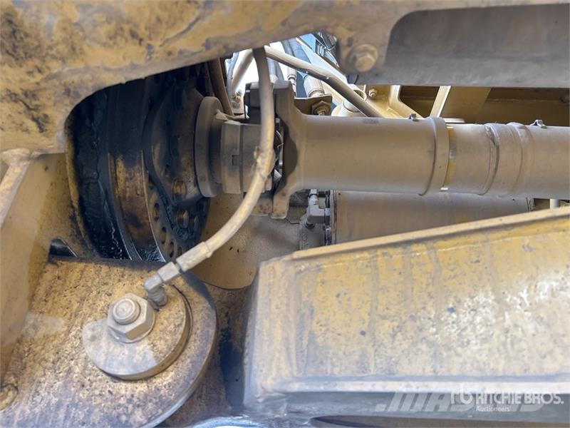 CAT 745C 34000 L 6x6 Water Wagon Vesisäiliöautot