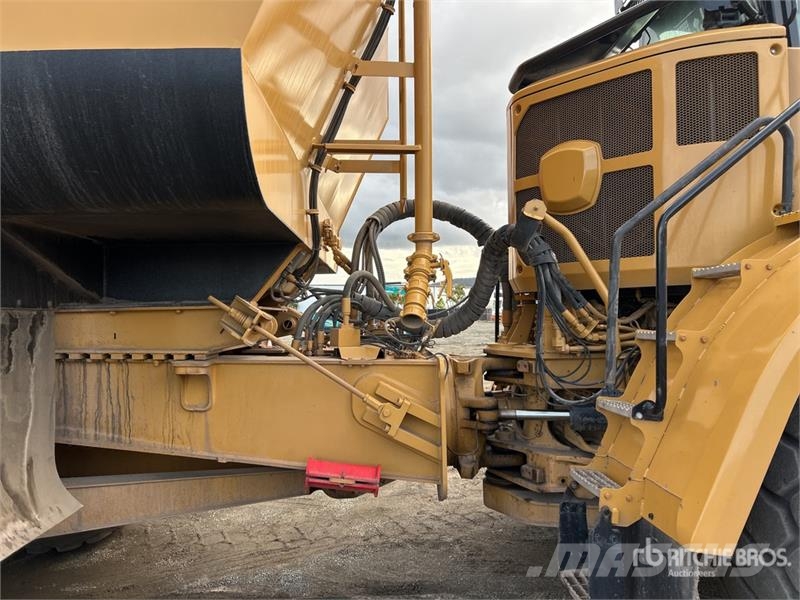 CAT 745C 34000 L 6x6 Water Wagon Vesisäiliöautot