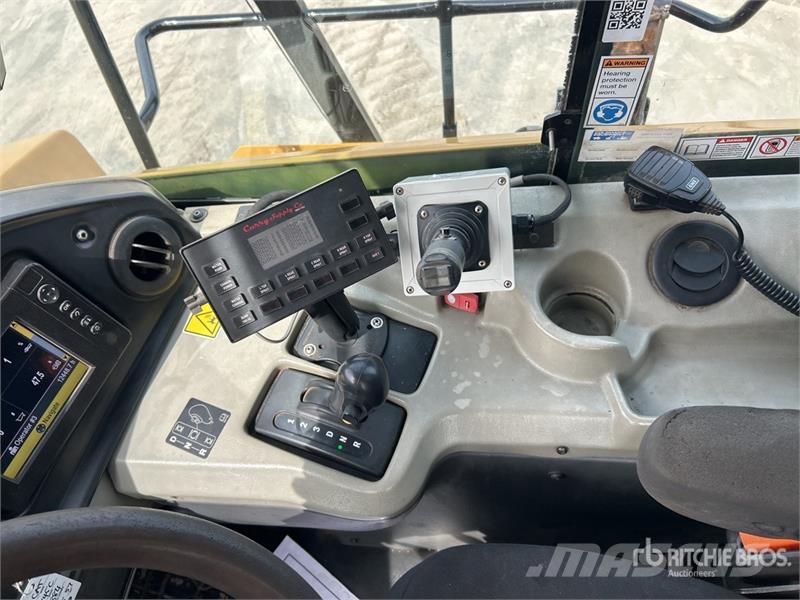 CAT 745C 34000 L 6x6 Water Wagon Camiones cisterna