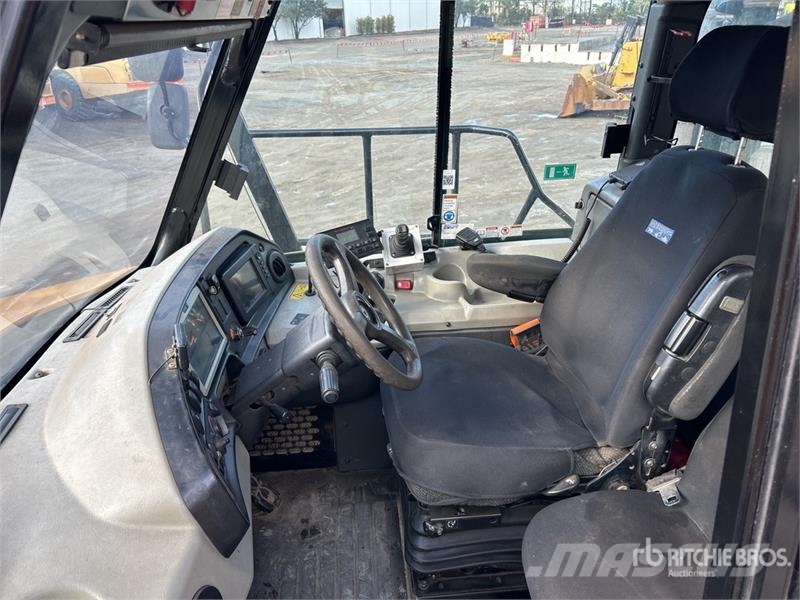 CAT 745C 34000 L 6x6 Water Wagon Vesisäiliöautot