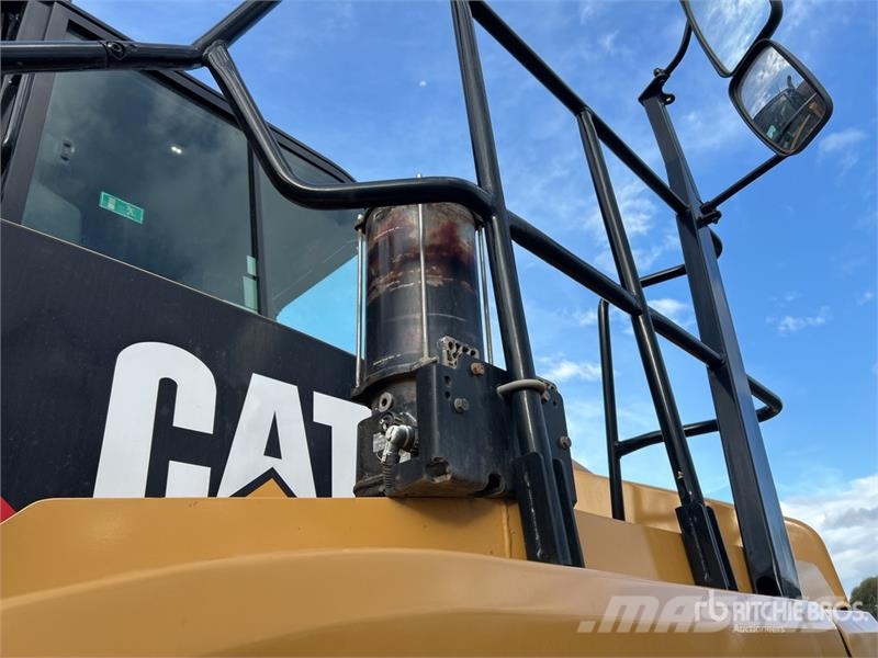 CAT 745C 34000 L 6x6 Water Wagon Vesisäiliöautot