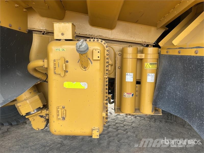 CAT 773F Haul Truck Zglobni damperi