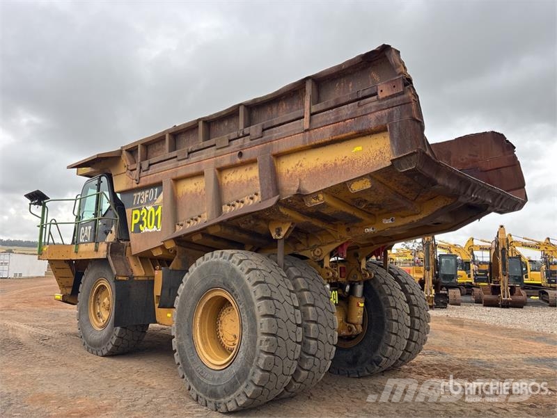 CAT 773F Haul Truck Liigendraamiga pinnaseveokid