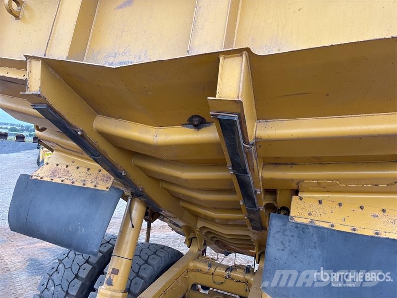 CAT 773F Haul Truck Liigendraamiga pinnaseveokid