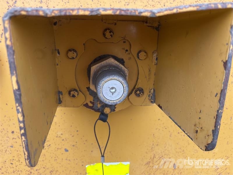 CAT 773F Haul Truck Liigendraamiga pinnaseveokid