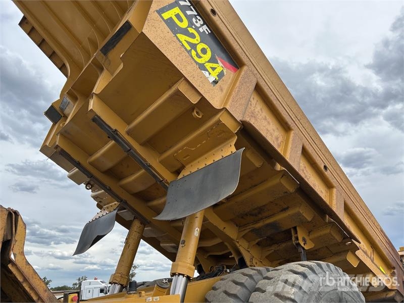 CAT 773F Haul Truck Zglobni damperi