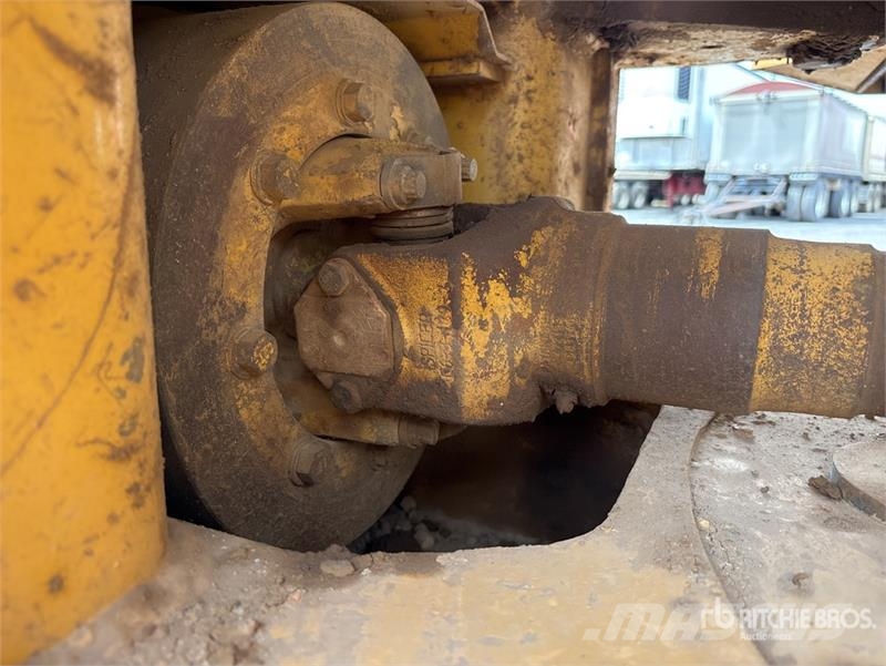 CAT 815F 土壤压实机