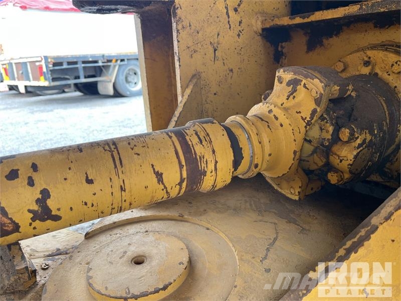 CAT 825C ضاغطات التربة