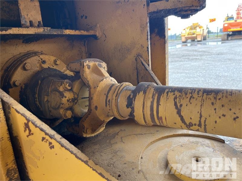 CAT 825C ضاغطات التربة