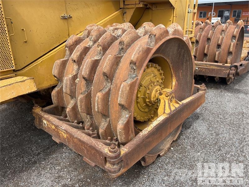 CAT 825C ضاغطات التربة