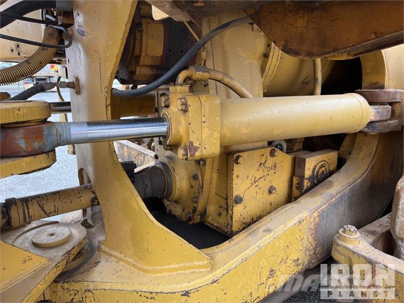 CAT 825C ضاغطات التربة