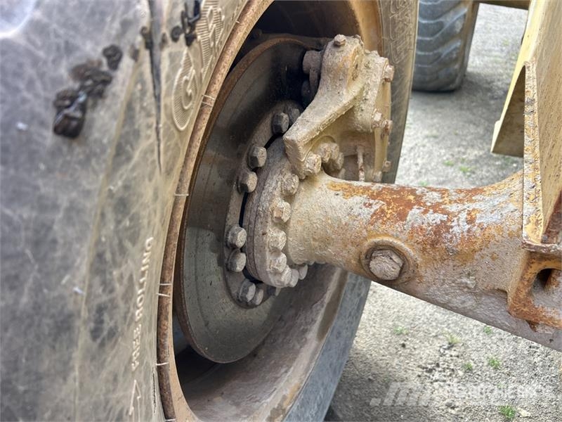 CAT 916 Rataslaadurid