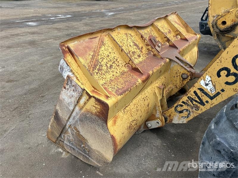 CAT 916 Rataslaadurid