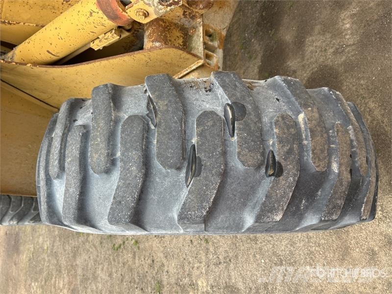 CAT 916 Rataslaadurid