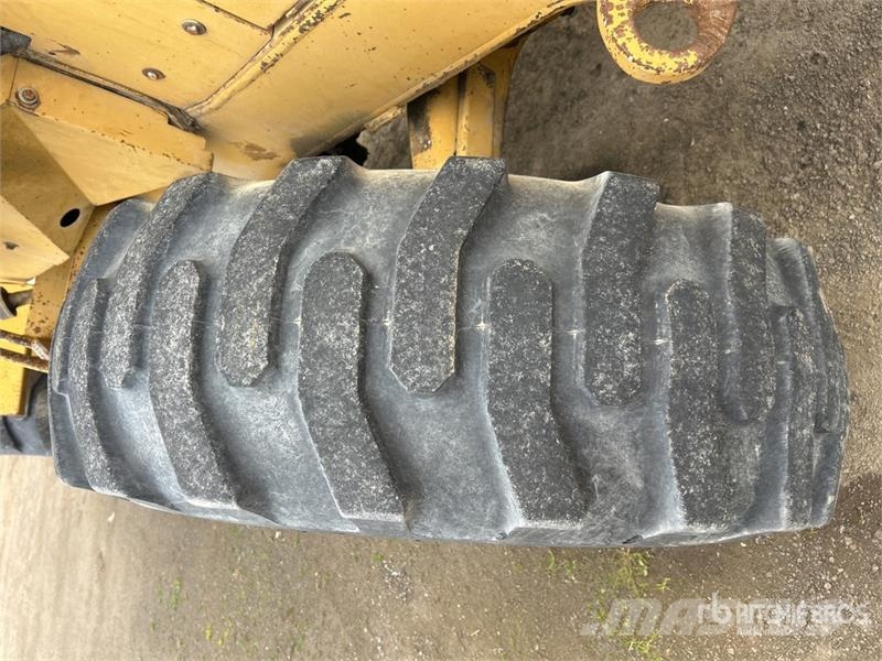 CAT 916 Rataslaadurid