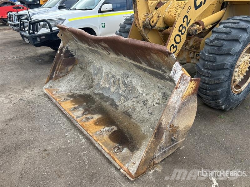 CAT 916 Rataslaadurid