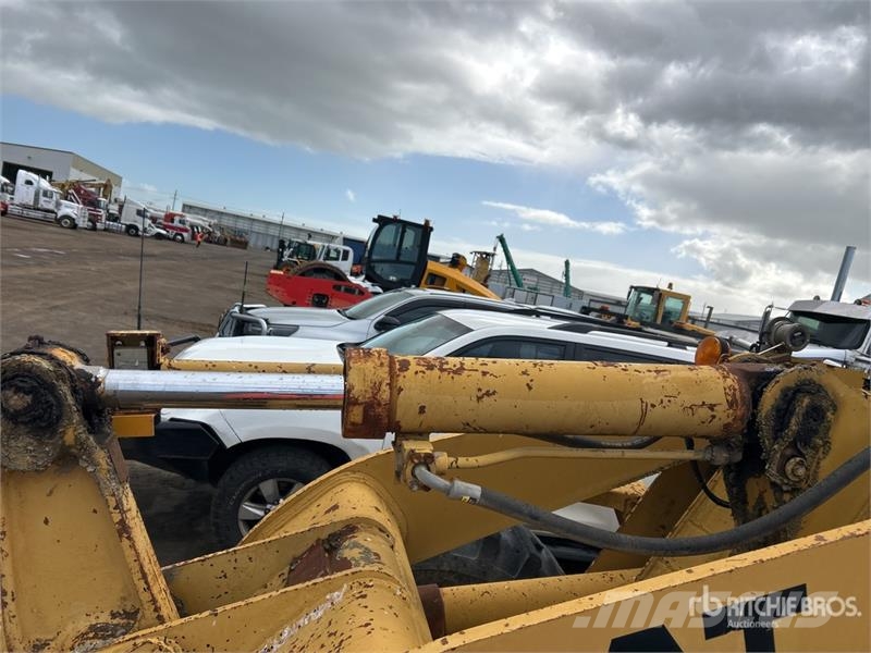 CAT 916 Rataslaadurid