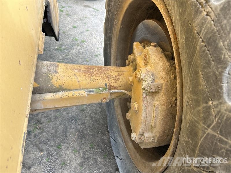 CAT 916 Rataslaadurid