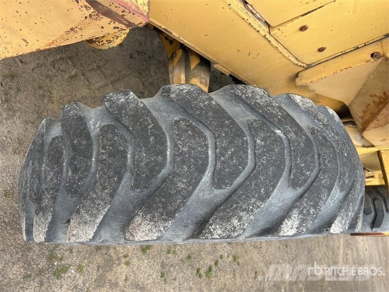 CAT 916 Rataslaadurid