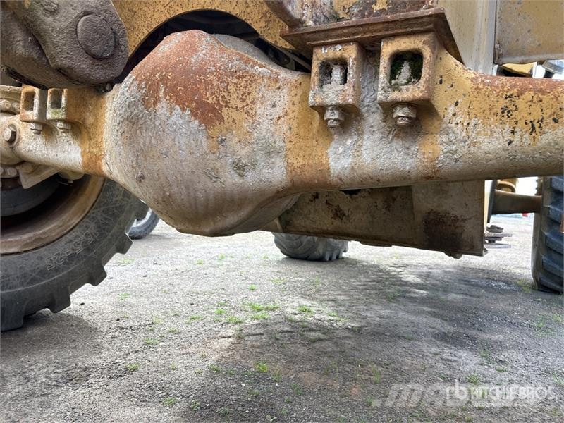 CAT 916 Rataslaadurid