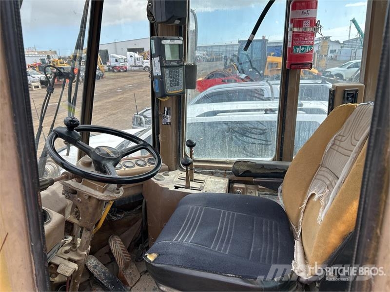CAT 916 Rataslaadurid