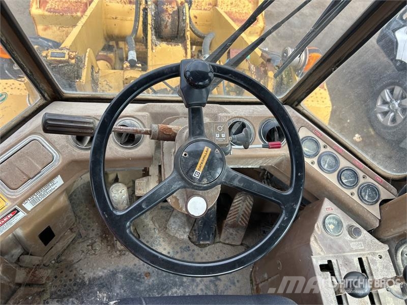 CAT 916 Rataslaadurid