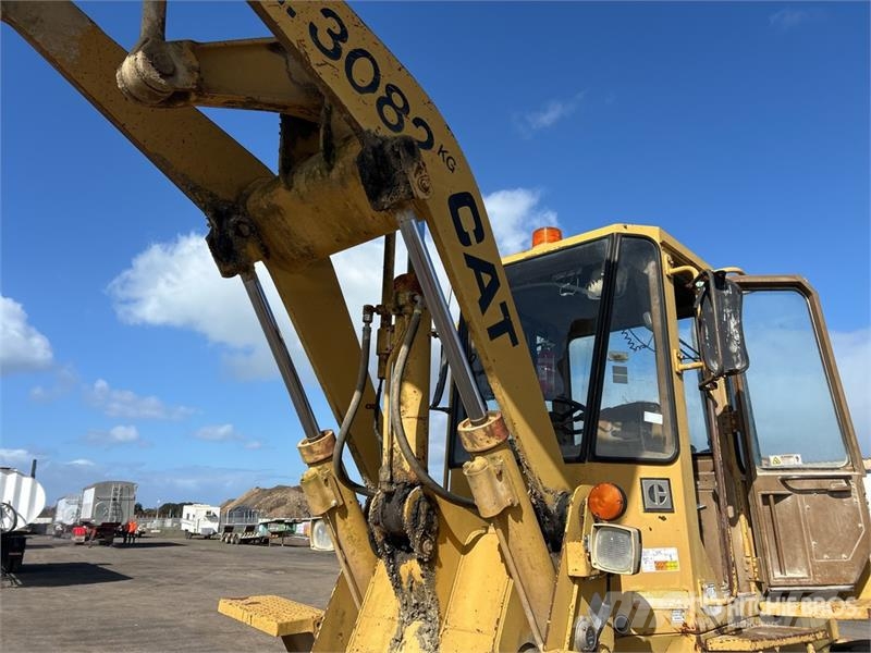 CAT 916 Rataslaadurid