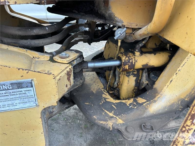 CAT 916 Rataslaadurid
