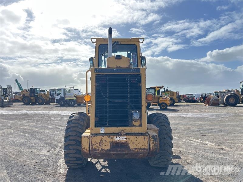 CAT 916 Rataslaadurid