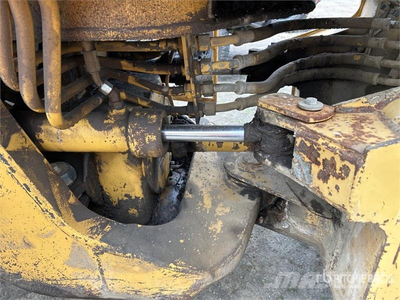 CAT 916 Rataslaadurid
