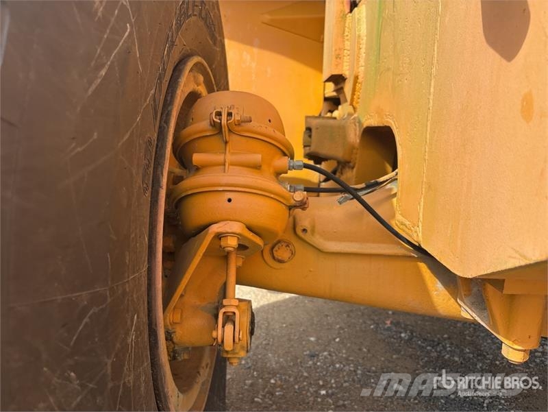 CAT 966B Gumikerekes homlokrakodók